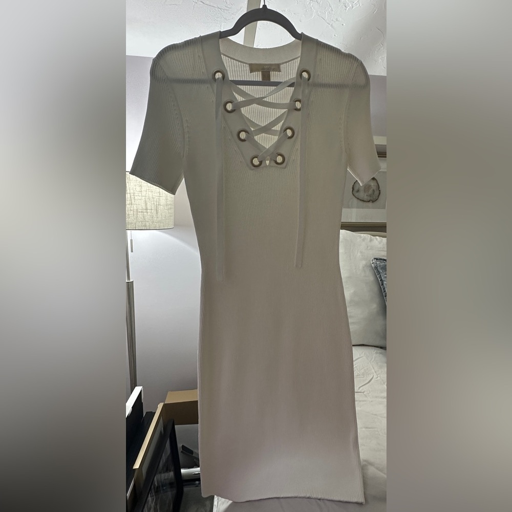 Michael Kors Elegant White Lace-Up Dress